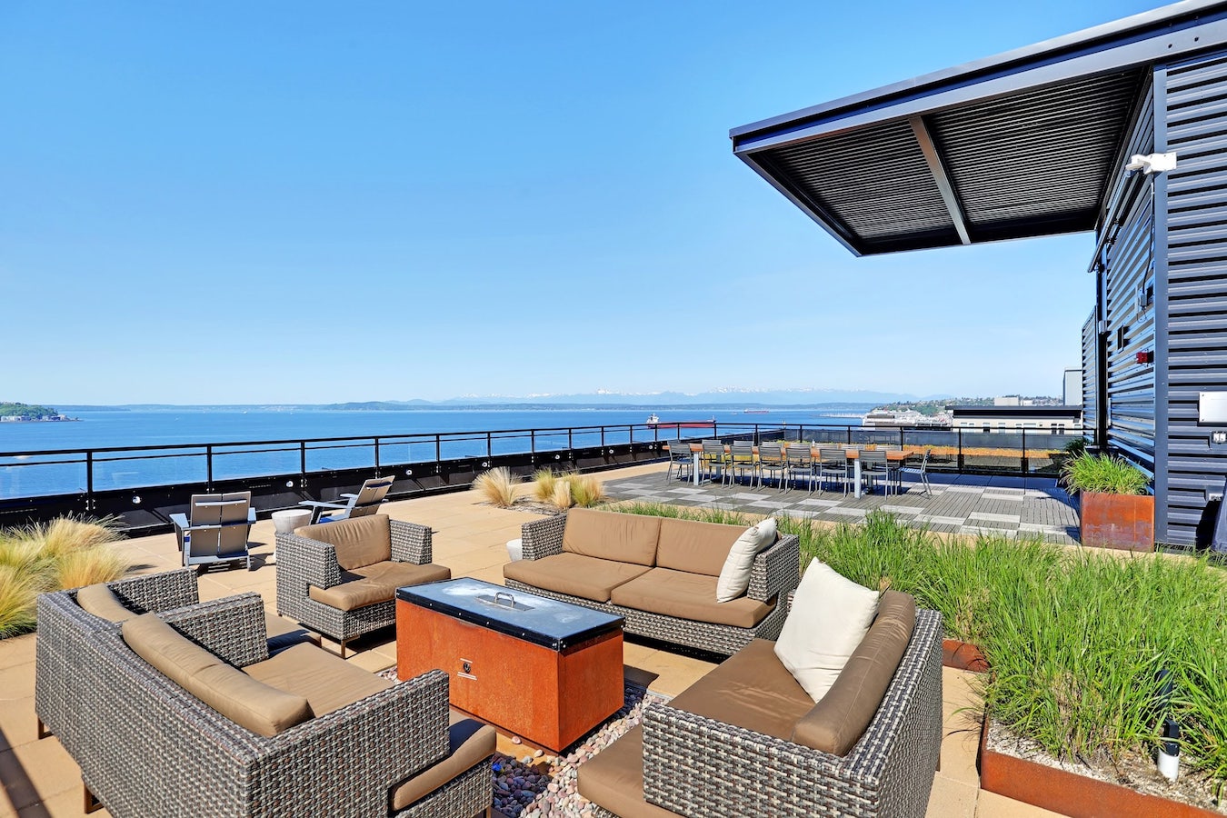 Amenities - Rooftop Lounge